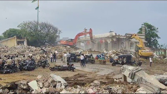 गुजरात के सोमनाथ में नौ मस्जिदों और दरगाहों के एक साथ विध्वंस के खिलाफ गुजरात हाई कोर्ट में याचिका